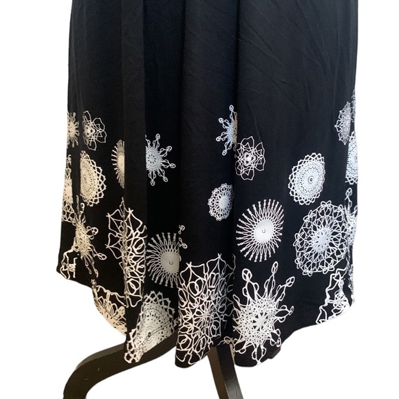 Swim Suit Bathing Suit Cover Up Sleeveless Black and White Floral Print Size 4 - Picture 2 of 9